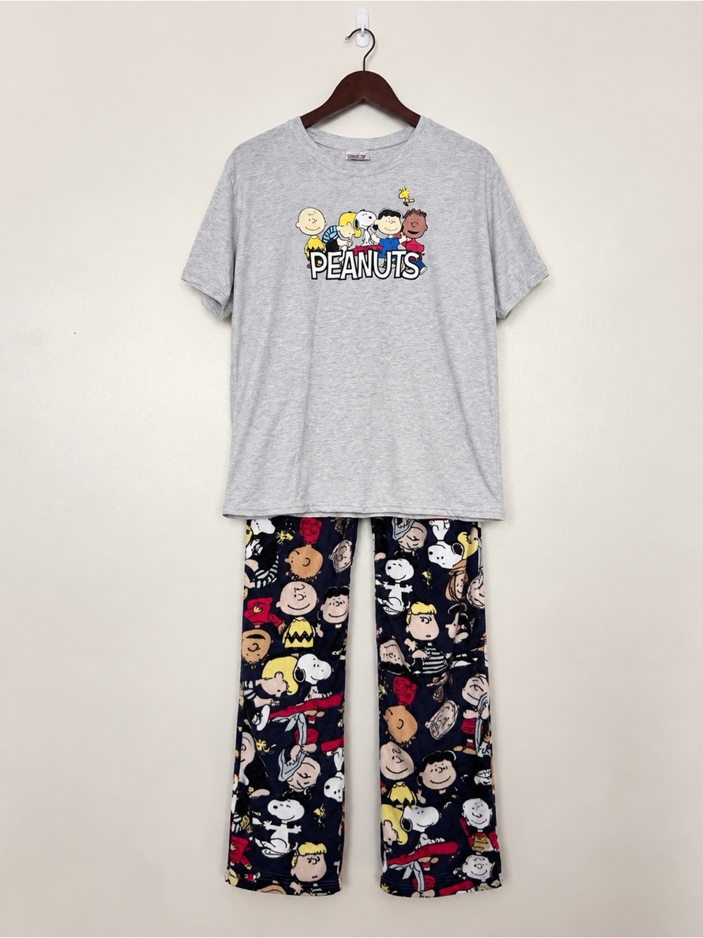 Peanuts Snoopy Pajama Set T-Shirt & Pants
Size M